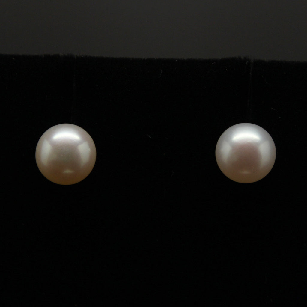 Freshwater pearl stud earrings - White