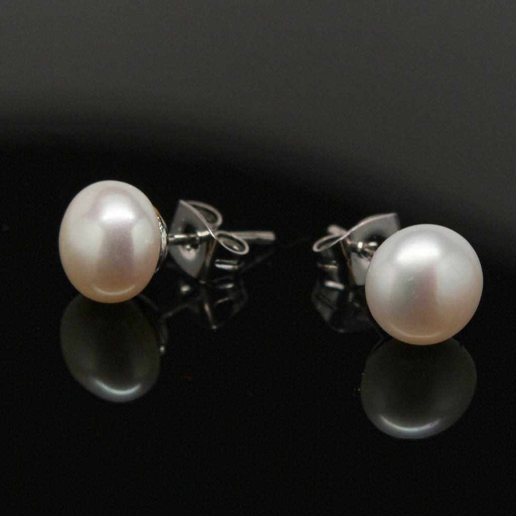 Freshwater pearl stud earrings - White