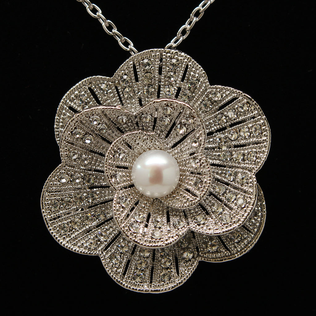 Freshwater pearl - Silver camellia shaped brooch