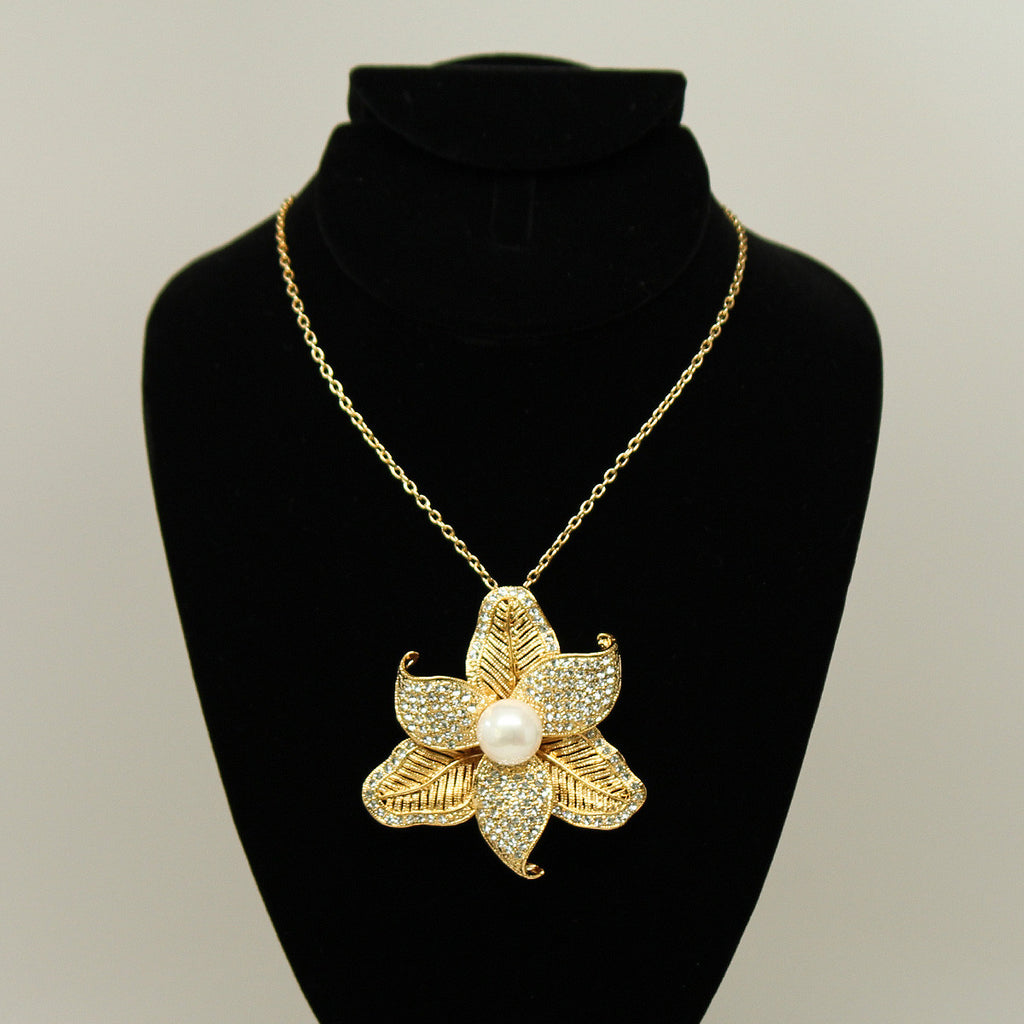 Freshwater pearl - Gold Brooch