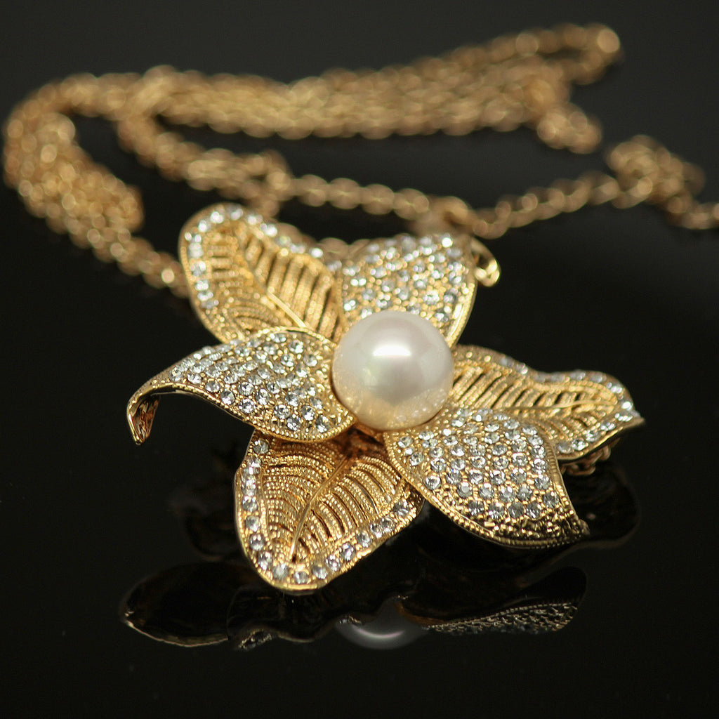 Freshwater pearl - Gold Brooch