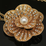 Freshwater pearl - Gold camellia shaped brooch