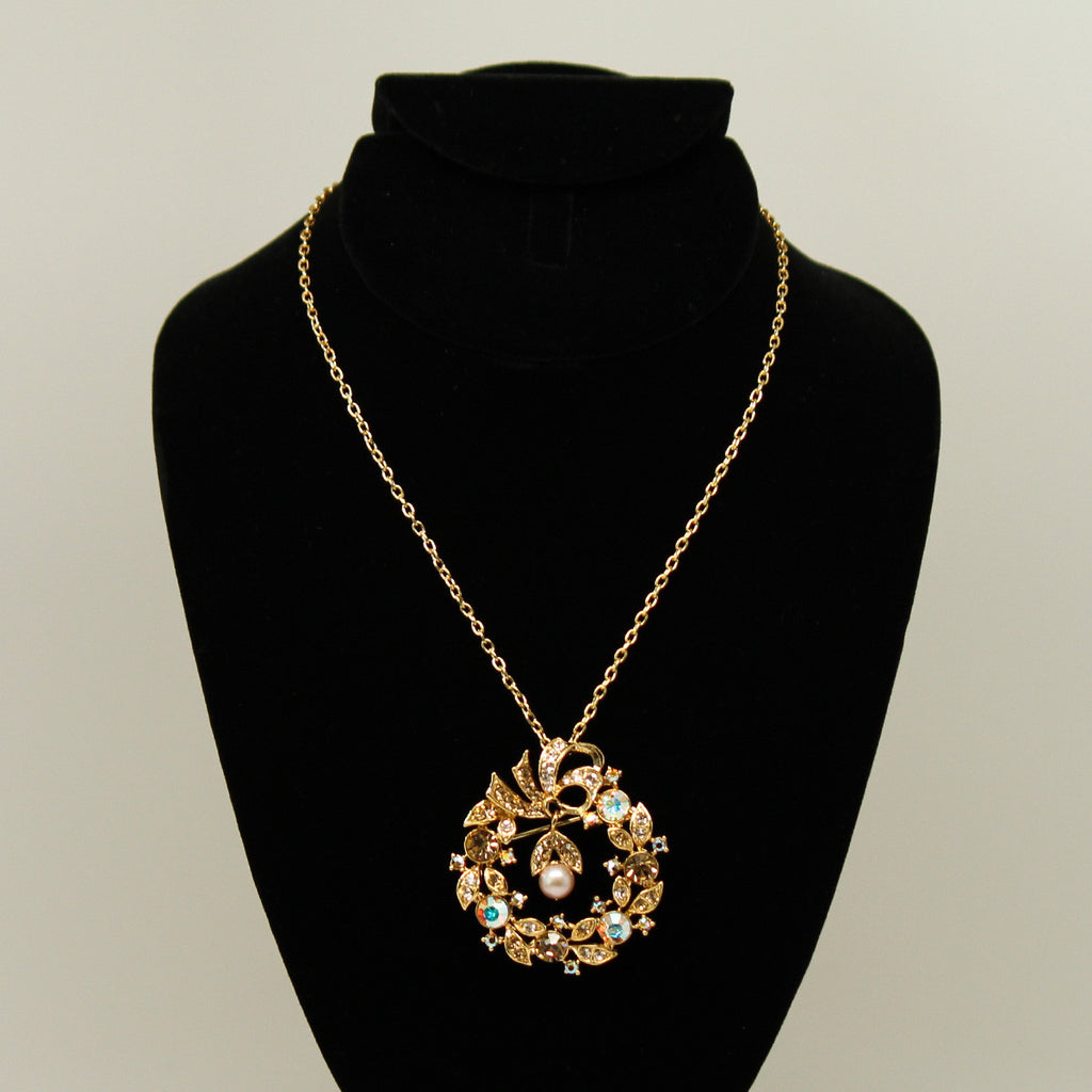 Freshwater pearl - Gold crown shaped brooch