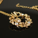 Freshwater pearl - Gold crown shaped brooch