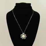 Freshwater pearl pendant radiant flower - Silver chain