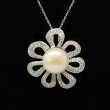 Freshwater pearl pendant radiant flower - Silver chain
