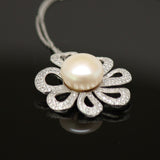 Freshwater pearl pendant radiant flower - Silver chain