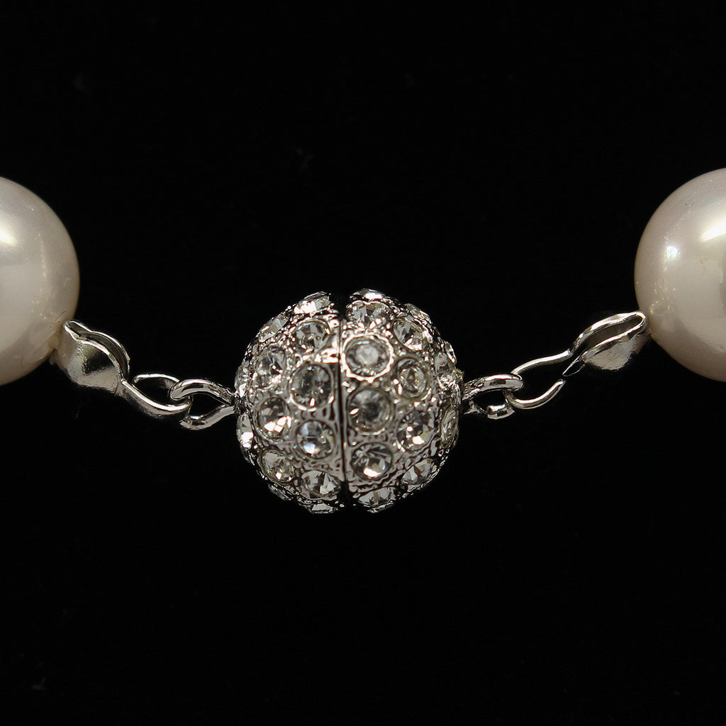 Synthetic pearl necklace and earring set - White